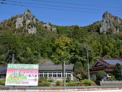 福岡から一時間半ぐらいで耶馬渓でも紅葉がいい感じだという裏耶馬渓へ。

見事なまでにまだまだ青々しい。


ここで用水路に脱輪してしまい、なんとか脱出。マジ焦った。