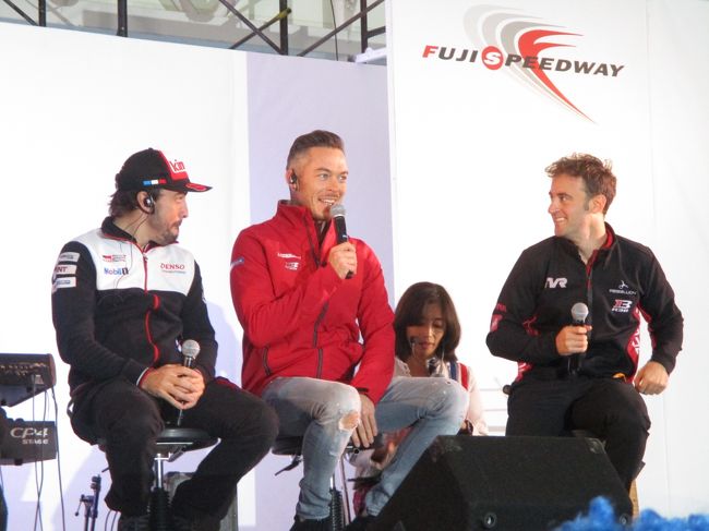 遅刻してきたロッテラー選手とベシェ選手も急きょ登場。