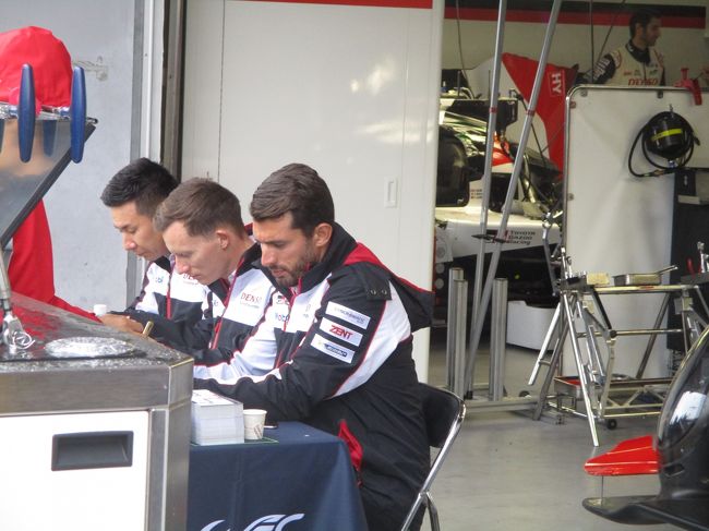 トヨタ７号車の小林可夢偉選手、マイク・コンウェイ選手、ホセ・マリア・ロペス選手。