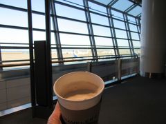 セントレア空港

時間的に保安審査場が混雑してぎりぎりになったら嫌だなと思ったので、早々にセキュリティ通過。
ゲート近くでコーヒーを飲んで一休み。