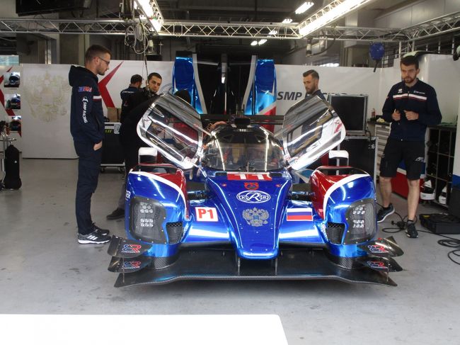 バトン選手らが乗るＬＭＰ１クラスの１１号車。<br /><br />プロトタイプマシンは、非日常的で格好良い！