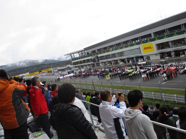 国歌斉唱。<br /><br />起立、脱帽、脱ヅラ。<br /><br />すごい男性ソプラノさんの国歌斉唱だった。