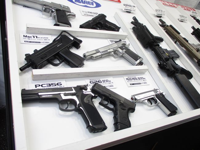 息抜きタイム。<br /><br />なんか物騒な物を売っている。