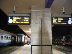 １９時３０分、港の隣のメッシーナ中央駅に着きました。分割した４両はそれぞれ西のパレルモ行きと南のシラクサ行きに終着地は分かれて出発します。