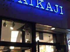 飲食店ではありませんが、国際通りにあるPAIKAJIはアロハシャツの店。
お洒落な殿方は良くPAIKAJIのシャツを着ていますよね。
センスが良いので、うちなんちゅだけでなく県外の方にも人気があります。