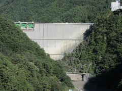 時刻は16:30
次なる目的地を目指す途中、再び小渋ダムを通過

再び伊那谷を越え「松川ダム」まで行ければベストだったのですが
松川ダムのダムカード配布時間は17:00まで残念ながら間に合いそうにありません
なので先程の小渋ダムのダムカードが本日のラストカードとなりました