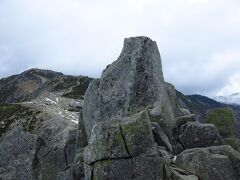 宝剣岳山頂　2,931m　11:21
鞍部からわずか20分なのに