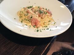 帰ってきたその日のランチは娘のリクで近くのパスタ店へ