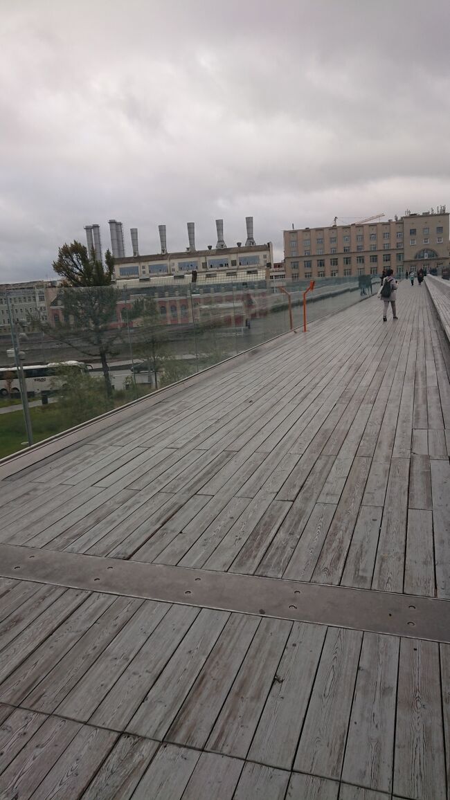 新しくできた名所で側面がガラスになって展望抜群です。