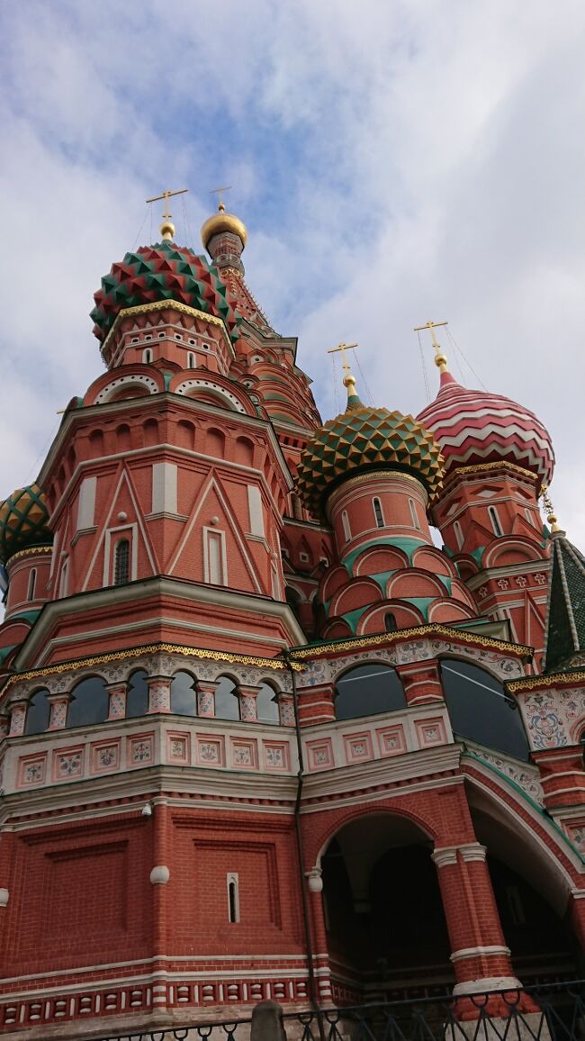 血の上と似てるけど工事してない外観が細かくて立派すぎる。玉ねぎ頭飽きてきたから変形助かる。これは△▽の壁紙ではなくほんとのトゲトゲだな？そのうち種を放出しそうな異物感だ。営業時間は11時から。入れないし時間もありません。外観が素晴らしいのでそれで良しとする。