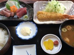 フライ定食のフライは300円で海老フライに変更できます。