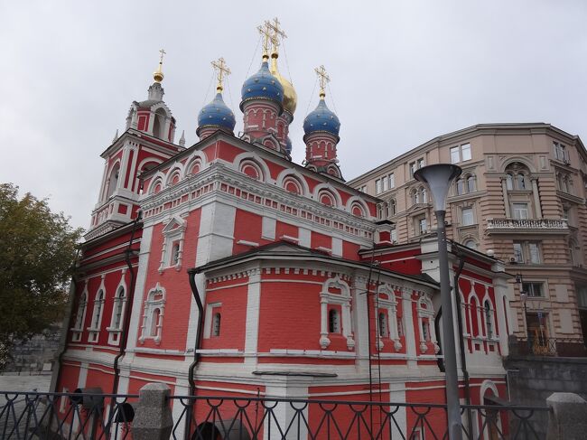 公園入る前にあったフラム・ジュヴォナチャリノイ・トロイツィ・フ・ニキトニカフｗというこれまた珍しい面持ちの教会。いやーちょっと飽きてきましたか