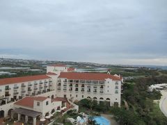１０月２１日午後６時。
ホテル日航アリビラのラナイ（テラス）からの定点写真。