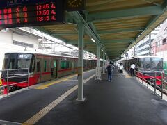 【その２】からのつづき

名鉄岐阜駅の各務原線ホーム。
名鉄本線のホームとは道路１本挟んで離れている。
