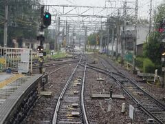 新鵜沼駅停車中。ここから犬山線。
名古屋方面に直通する電車があり、本数が増える。