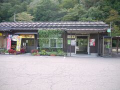 釣った目的地。「北濃駅」
国鉄時代は越美北線・越美南線で覚えていた。繋げるのは難しかったんだね。その後第三セクターになり「長良川鉄道越美南線」になった。