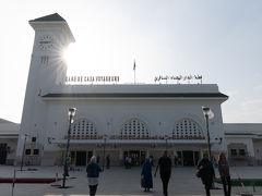 9:35頃にホテルをチェックアウトして，Casa Voyageurs駅へ．Rabat Ville駅へのチケットを購入(37DH)．