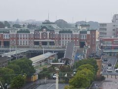 東京駅の赤レンガ駅舎をモチーフにした深谷駅。車の場合、深谷駅のロータリーからは行けないので要注意。