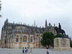 次に訪れたのは、バターリャ。
バターリャは、ポルトガル語で「戦い」という意味だそうです。

バターリャでは、世界遺産のバターリャ修道院を見学します。
