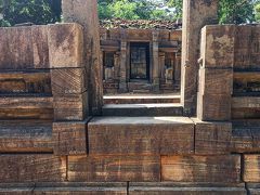 宮殿跡から少し北へ歩いたところにあるヒンドゥー教の遺跡。
仏教寺院の中にお隣インドのヒンドゥー教寺院を建てないといけなかった理由が当時あったのでしょう。