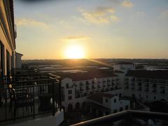 １０月２５日午前７時。ホテル日航アリビラのラナイ（テラス）からの定点写真。