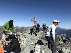 １０時ちょうど、槍ヶ岳山頂(3180ｍ)に到着です！

やったぜ！！！
小さくガッツポーズが出ました。