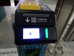 エアポートエクスプレスのチケットのＱＲコード読み取りがなかなかできず、読み取ったときはおばちゃん喜んでくれました。