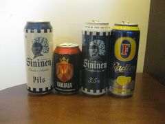 8時起床。
宿泊1日目と2日目で部屋飲みした、スーパーで購入のヘルシンキビール達。
左から1つ目と3とつ目のシニネンは、フィンランド語で青のクリアで軽い飲み口。
