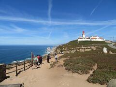 ロカ岬の灯台

シントラ ヴィラから車で約45分で着きました。

これがユーラシア大陸最西端のロカ岬。

天気が良くて本当に良かった。