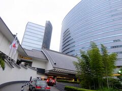 ホテル雅叙園東京の入口．　ちょっと立ち寄っていくことにしました．
右にARCOタワービルと中央左にARCOタワー・アネックスビル（Amazon Japan本社あり）．
