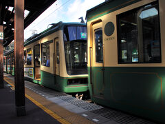8:48発の江ノ電に乗り、長谷駅へ。
日曜日でも、この時間は空いているので、余裕で座れた。