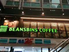 最終的にお土産をぶらぶらと購入してサボイホテルの「BEANSBINS COFFEE」へ
