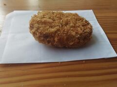 かみのやま温泉駅近くの肉屋で米沢牛コロッケを
揚げたてではないので、いまいち