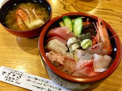 お目当てのちらし丼。下田特産の金目鯛もしっかり入っています！生は初めて食べたけど、脂が乗っていて美味。

これで 1,650 円は良心的～♪