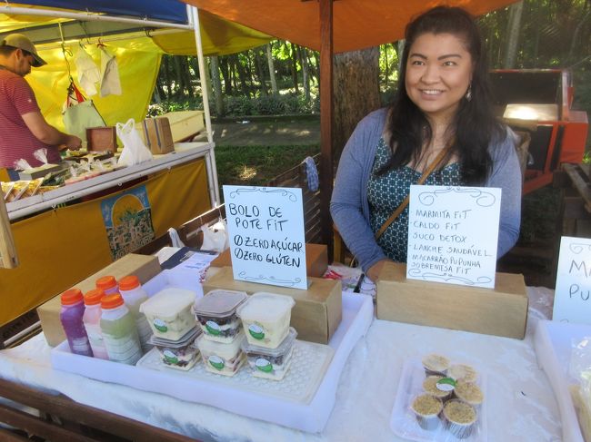 日曜日のフェイラ<br />　砂糖を使ってないデザートの販売を始めました<br />　　健康食品まで登場のフェイラは楽しいですね<br /><br />