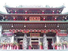 三鳳宮（さんほうきゅう/Sunfong Palace)

中国の北方式宮殿造りとしては、台湾で一、二を数える有名な宮とのこと。細部に渡って彫刻が施されている。
