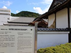 柏原藩陣屋跡 長屋門
柏原藩は1598年織田信長公の弟信包氏によって開かれました。
その後一族である織田信休氏が、こちらの陣屋を築いたようです。