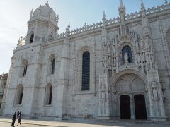 お腹を満たしてやって来たのは
ジェロニモス修道院です。