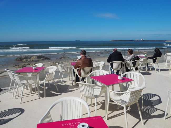 海から上がってきたので<br />Barに移動。