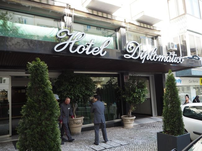 いきなり飛びますが、リスボンです。<br />ポルトから車で移動しリスボンにやって来ました。<br />ここでさらにブラジル人2名と合流。<br /><br />ポルトガル人1名<br />日本人2名<br />ブラジル人3名<br /><br />このグループでリスボン観光が始まります。