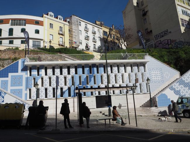 車窓からのリスボン。