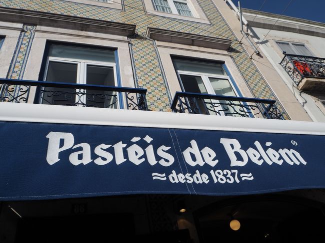 最初に来たのはエッグタルトで有名なパスティスデベレン。<br />ここでちょっと待っててとの事なので<br />エッグタルト頂きましょう。<br />