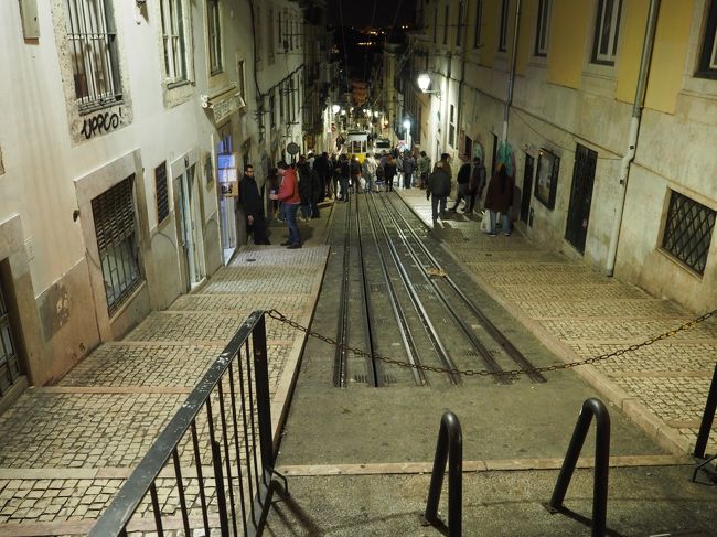 リスボンを走る路面電車の始点終点。<br />坂が結構きつい。