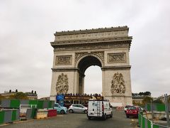 泊まったホテルはルメリディアン・エトワールです。空港バス停、メトロの駅、凱旋門が徒歩圏内です。
ホテルに荷物を置いて早速凱旋門まで徒歩で向かいました。途中で屋台のクレープ屋さんで食べ歩き♪