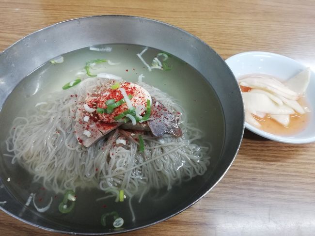 夜は冷麺で〆。<br />今回のソウルで一番おいしかったものがこの冷麺。<br />また食べたい。