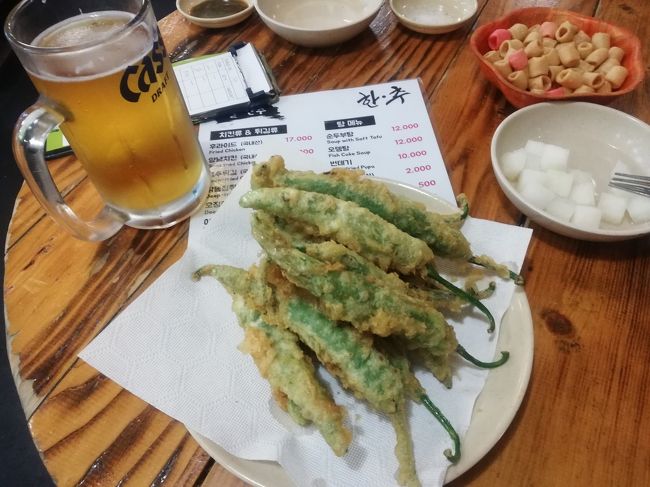 ソウル最後の食事。<br />この肉詰めシシトウの天ぷらが食べたくて。<br />ここも開店直後なら1人で大丈夫。<br />ただし量が多い。<br />持ち帰り可。アルミホイルに包んで手提げ袋に入れてくれる。<br />1000円くらい