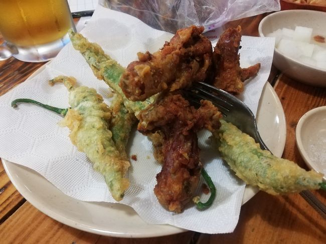 骨付き唐揚げもパリパリ。<br />写真より量は多い。（持ち帰り用を除いた食べかけ）<br />