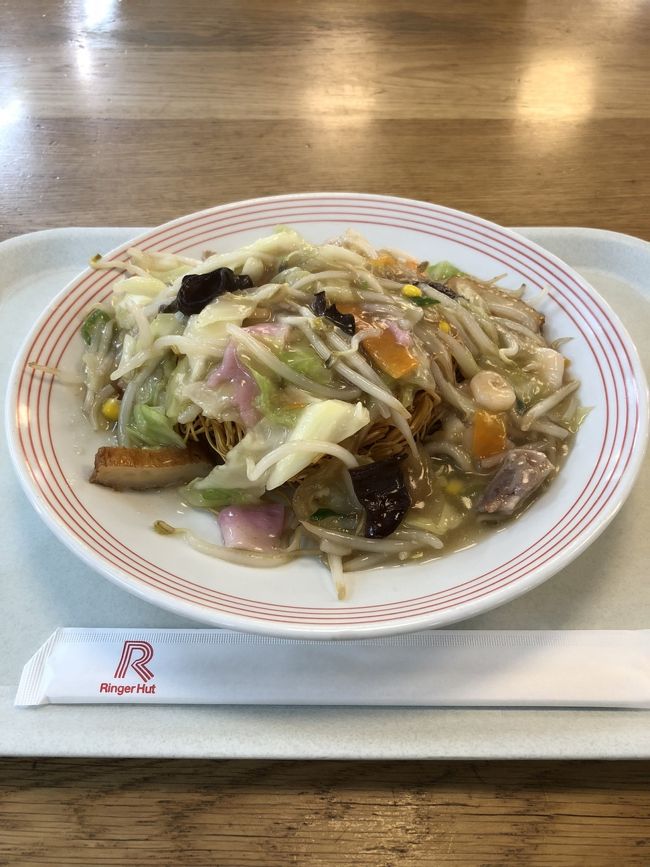 今回の航空券は、行きはANAのマイルでバニラエア、帰りはJALのマイルという変則技です。<br />ANAの国際線特典航空券は、片道のみが不可なのですが、バニラエアだとOKなんですよね。JALは国際線も片道OKなのに。。。<br /><br />ということで、成田3タミから10時45分のフライトで出発。搭乗前にフードコートのリンガーハットで早ランチです。