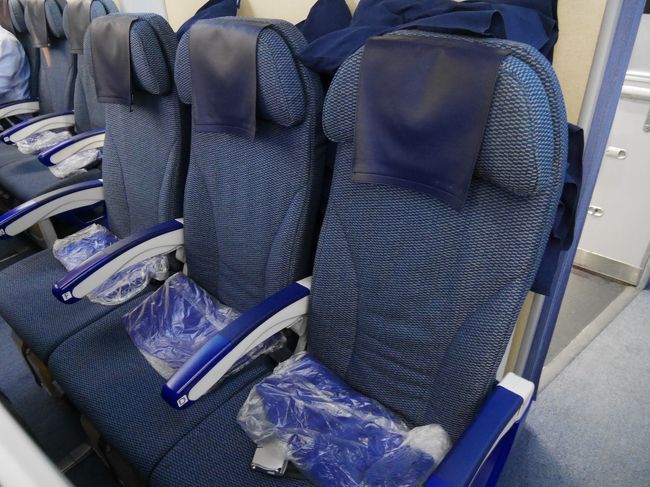 昨年同様にB787-8なのでエコノミークラスは3-3-3列でした。<br /><br />本来はB767だったのですが、変更になりました。