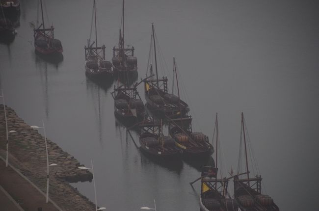 ポートワインを運ぶ小舟群が停泊しています。<br /><br />今では観光目的に情緒を醸し出す目的のためにあるだけのようです。